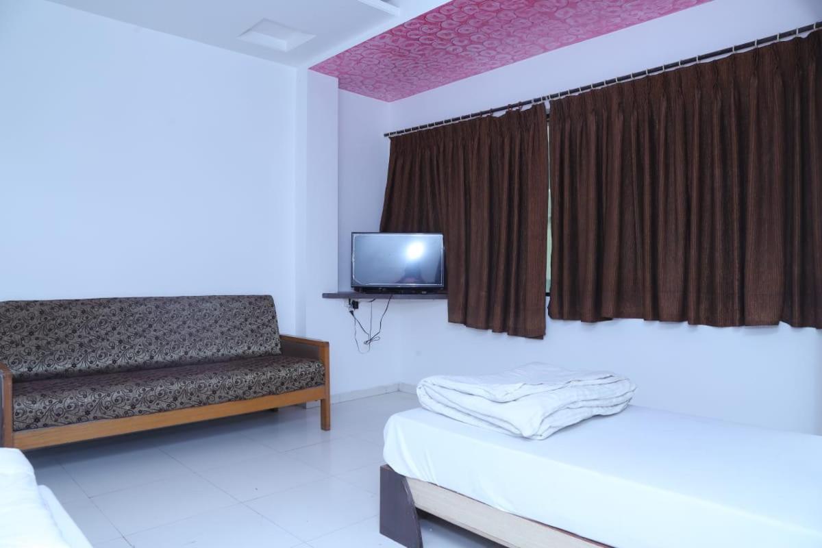 Hotel Kewal Inn Jālgaon Exterior foto