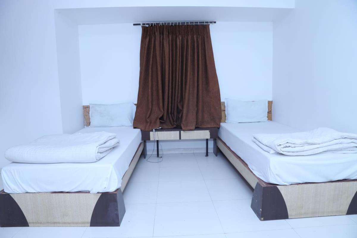 Hotel Kewal Inn Jālgaon Exterior foto